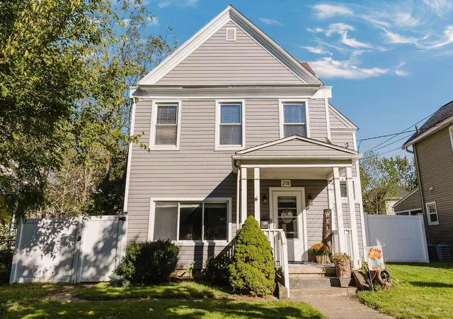 Photo 1 of Single family home for sale at 218 Lake St, Delaware, OH 43015 | MLS# 226037003 | Listing updated on 2026-10-03