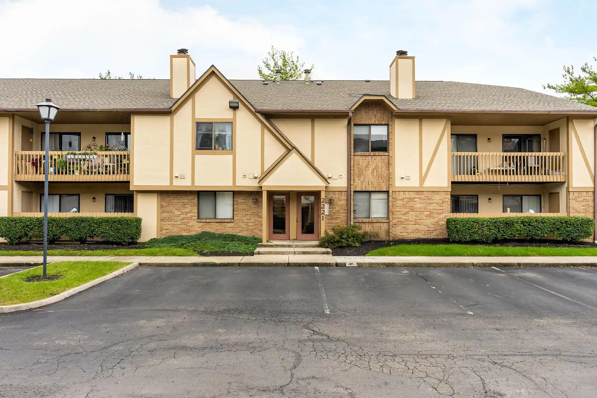Listing Photo 1 - Condo for sale in 2221 Hedgerow Rd located at 2221 Hedgerow Rd, Columbus, OH 43220 - Unit #2221F