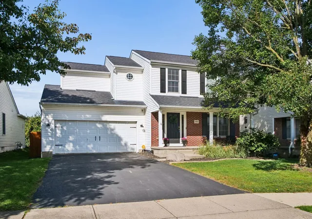 Single family home for sale at 1955 Winding Holw Dr, Grove City, OH 43123 | MLS# 226037111
