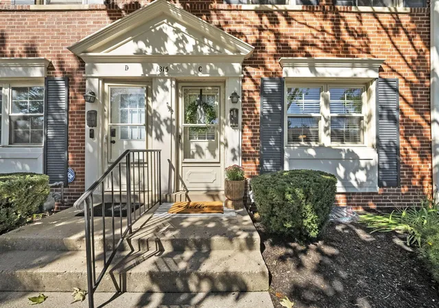 Listing Photo 1 - Condo for sale in building located at 1815 Kings Ct, Columbus, OH 43212 - Unit #69
