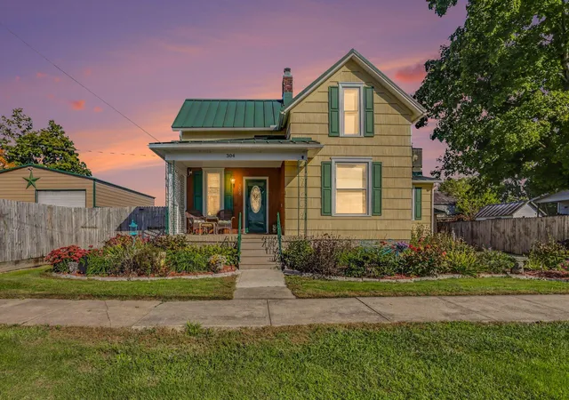 Single family home for sale at 304 Lincoln Ave, Pleasantville, OH 43148 | MLS# 226037260