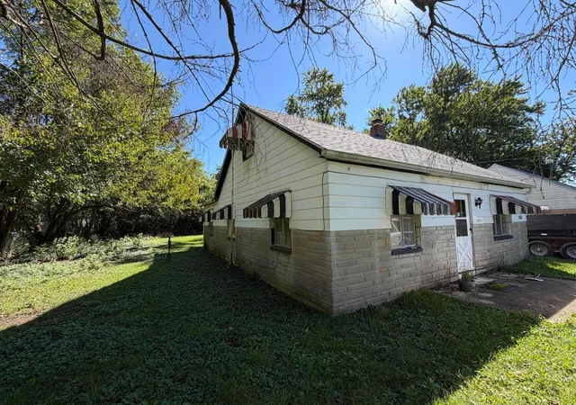 Photo 1 of Single family home for sale at 2386 Rhoads Ave, Columbus, OH 43207 | MLS# 226037351 | Listing updated on 2026-10-01