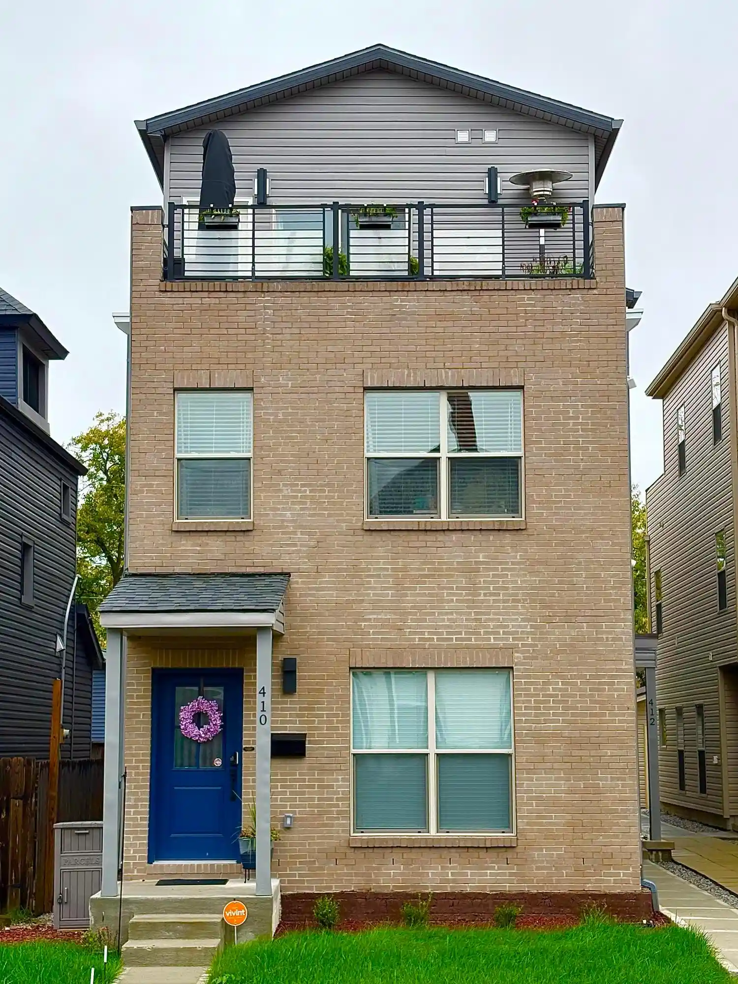 Listing Photo 1 - Condo for sale in 410 Saint Clair Ave located at 410 Saint Clair Ave, Columbus, OH 43203 - Unit 410 Saint Clair Ave