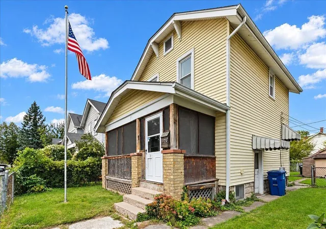 Photo 1 of Single family home for sale at 1570 Briarwood Ave, Columbus, OH 43211 | MLS# 226037448 | Listing updated on 2026-10-07
