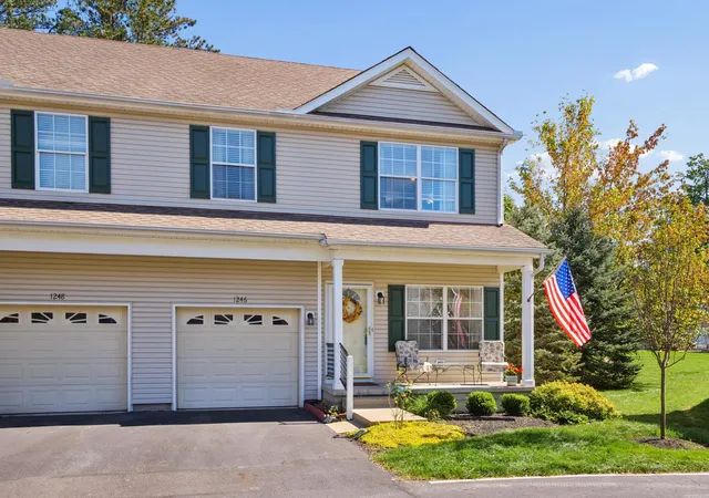 Listing Photo 1 - Condo for sale in building located at 1246 Hall Ln, Columbus, OH 43230