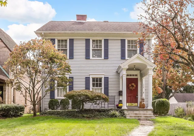 Photo 1 of Single family home for sale at 338 E Allen St, Lancaster, OH 43130 | MLS# 226037466 | Listing updated on 2026-10-26