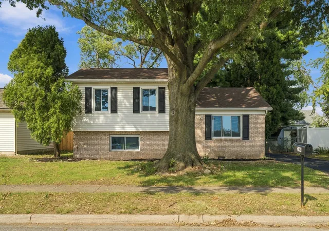 Single family home for sale at 2164 Bridlewood Blvd, Obetz, OH 43207 | MLS# 226037701
