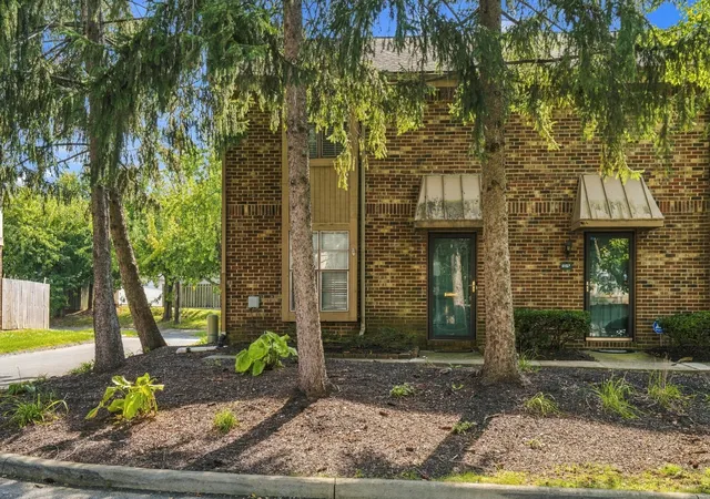 Condo for sale at 6159 Stornoway Dr S, Columbus, OH 43213 | MLS# 226037704