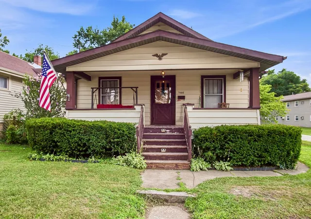 Photo 1 of Single family home for sale at 1006 Pershing Rd, Zanesville, OH 43701 | MLS# 226037753 | Listing updated on 2026-10-08