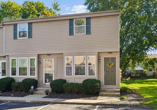 Condo for sale at 7910 Barkwood Dr #22F, Worthington, OH 43085 | MLS# 226038530
