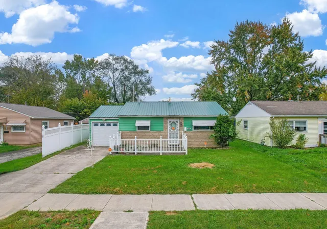 Photo 1 of Single family home for sale at 2992 Fairwood Ave, Columbus, OH 43207 | MLS# 226039585 | Listing updated on 2026-10-26