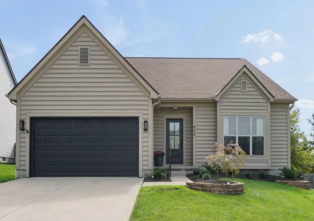 Photo 1 of Single family home for sale at 905 Caroway Blvd, Columbus, OH 43230 | MLS# 226038051 | Listing updated on 2026-10-11
