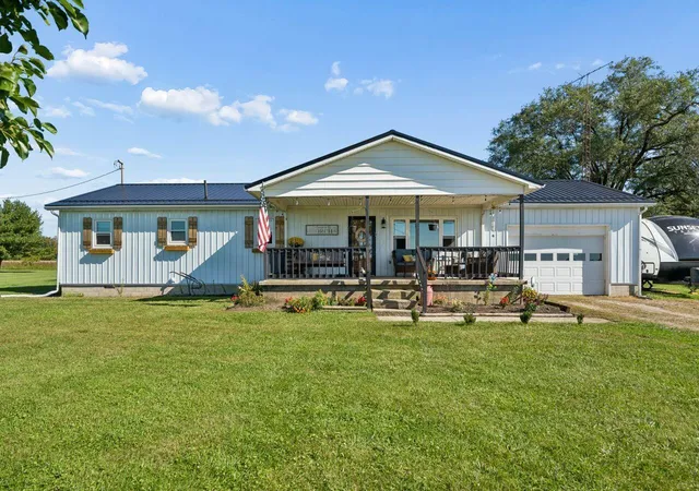 Single family home for sale at 11862 Yankeetown Pike, Mount Sterling, OH 43143 | MLS# 226038063