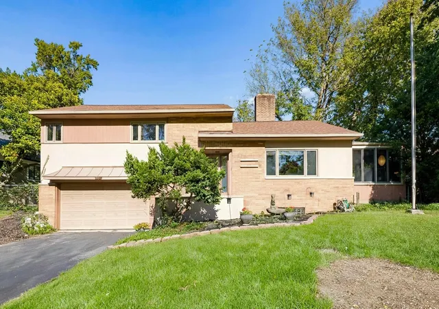 Photo 1 of Single family home for sale at 2310 Northwest Blvd, Columbus, OH 43221 | MLS# 226038071 | Listing updated on 2026-10-27