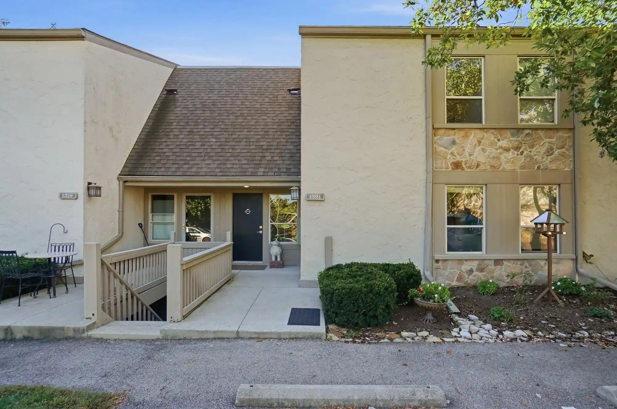 Listing Photo 1 - Condo for sale in 1321 Lake Shore Dr located at 1321 Lake Shore Dr, Columbus, OH 43204 - Unit #176