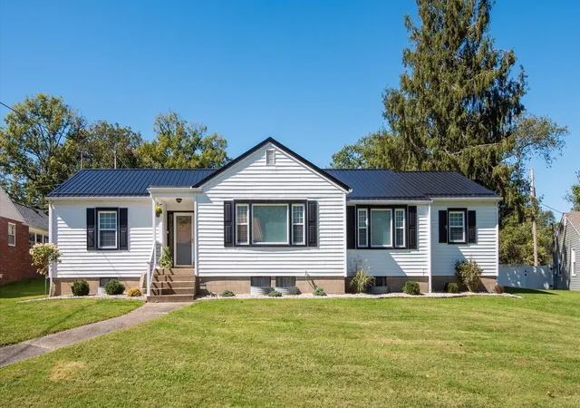Photo 1 of Single family home for sale at 2033 Normandy Cir, Zanesville, OH 43701 | MLS# 226038176 | Listing updated on 2026-10-12