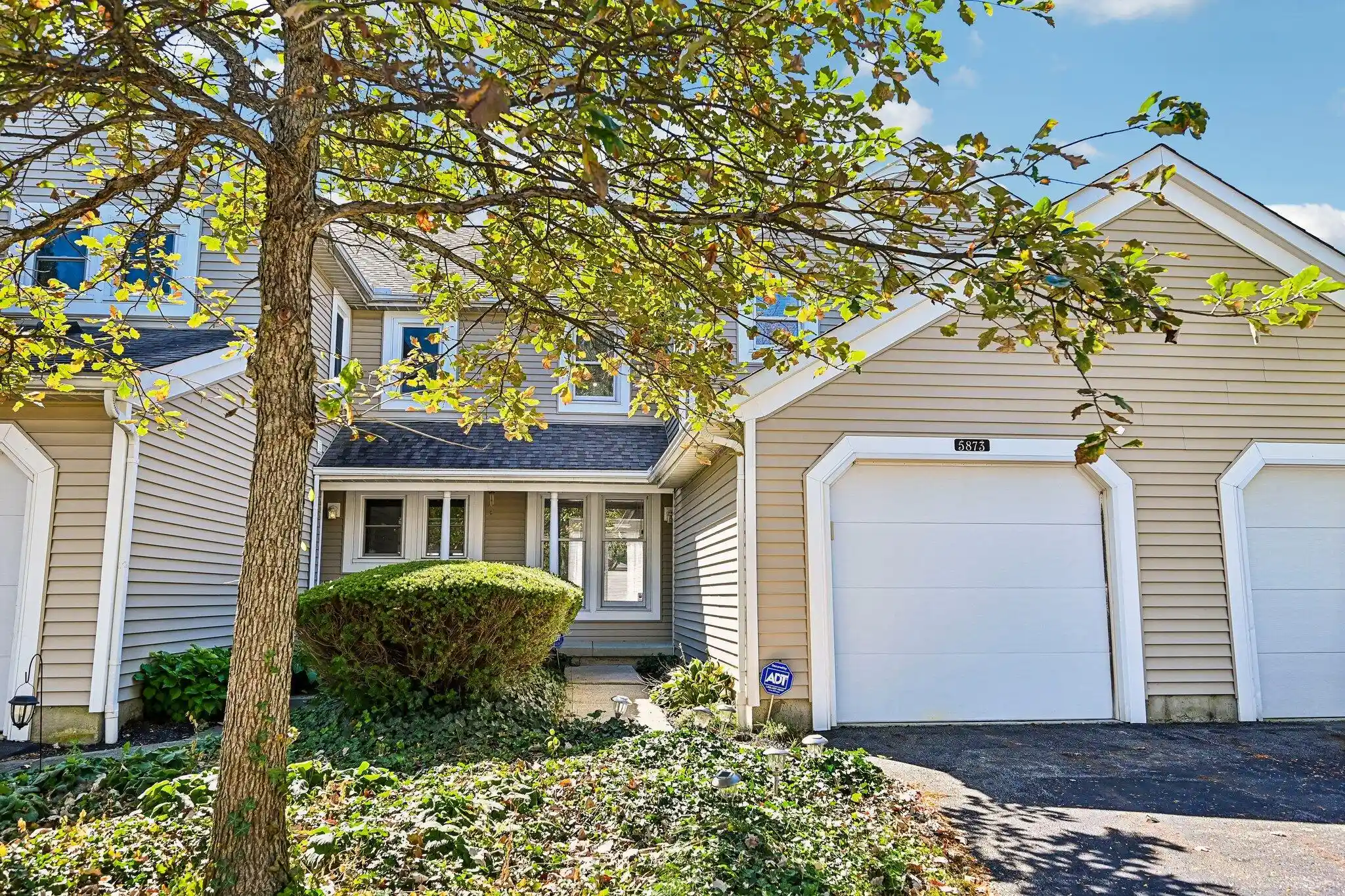 Listing Photo 1 - Condo for sale in 5873 Parkbridge Ln located at 5873 Parkbridge Ln, Dublin, OH 43016 - Unit #21-4