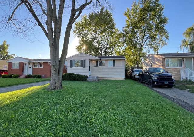 Photo 1 of Single family home for sale at 711 Holly Hl Dr, Columbus, OH 43228 | MLS# 226038081 | Listing updated on 2026-10-26
