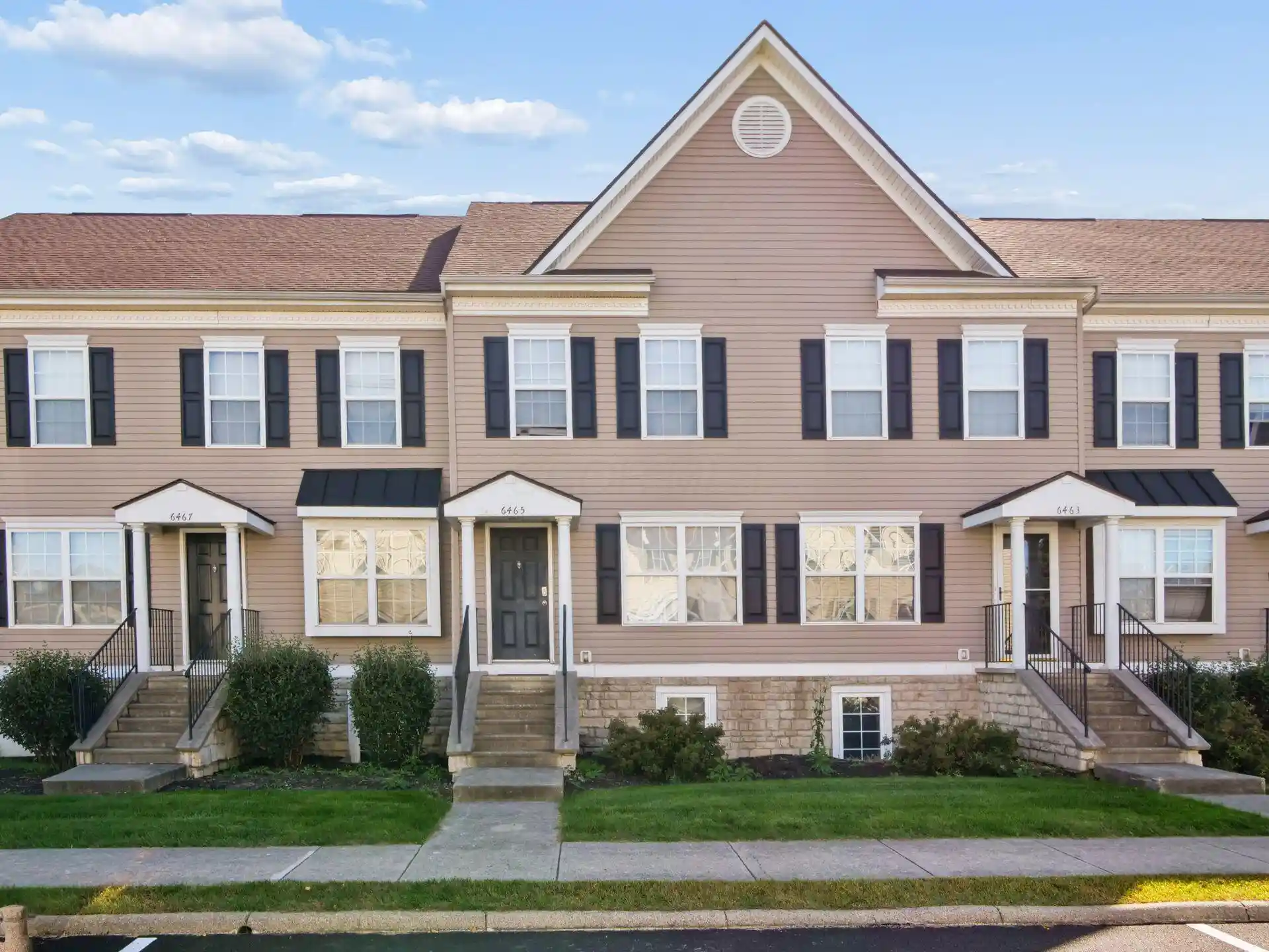 Listing Photo 1 - Condo for sale in 6465 Nottinghill Trl Dr located at 6465 Nottinghill Trl Dr, Canal Winchester, OH 43110 - Unit 6465 Nottinghill Trl Dr