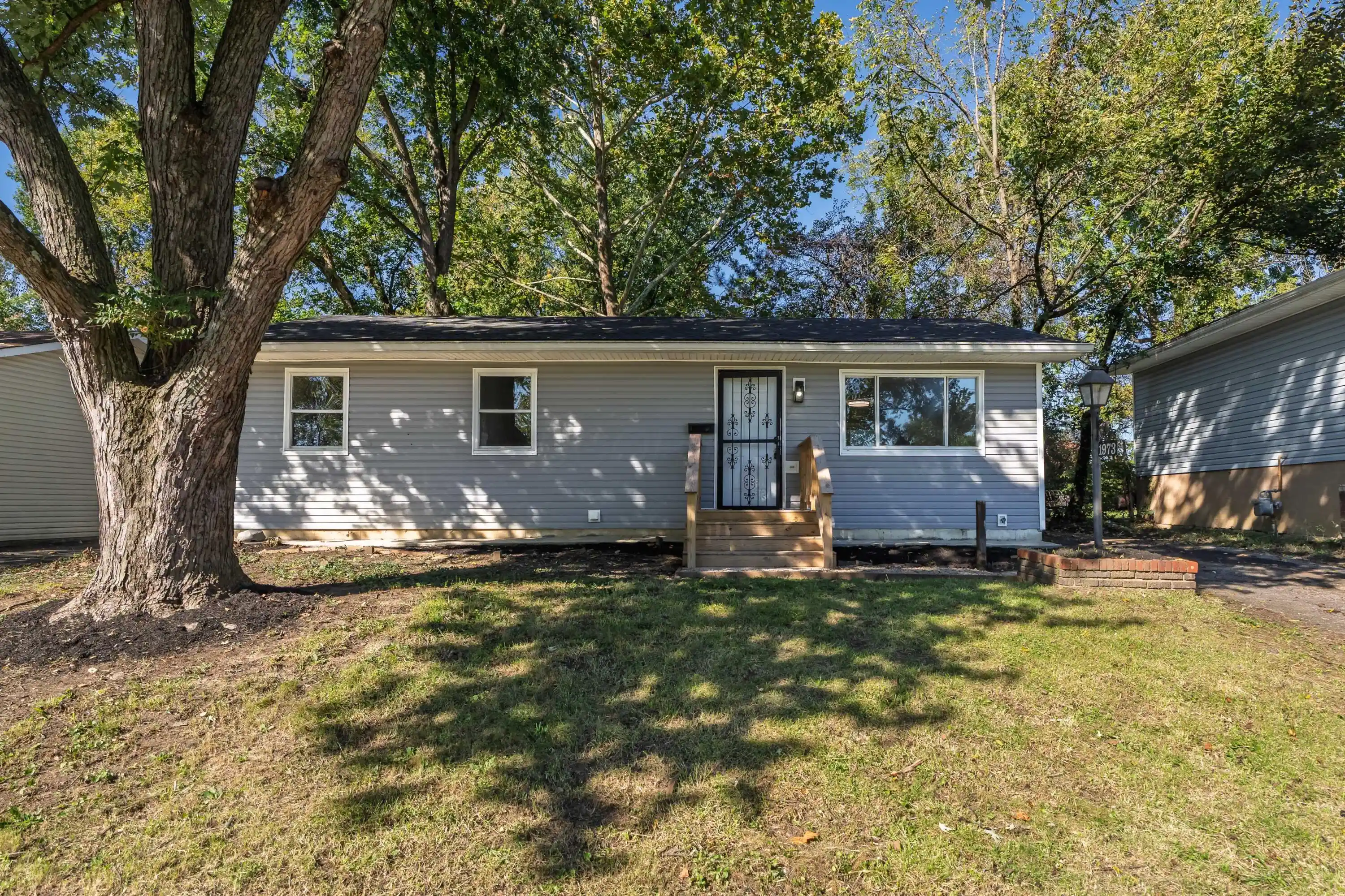 Photo 1 of Single family home for sale at 1973 Dunning Rd, Columbus, OH 43219 | MLS# 226038179 | Listing updated on 2026-10-29