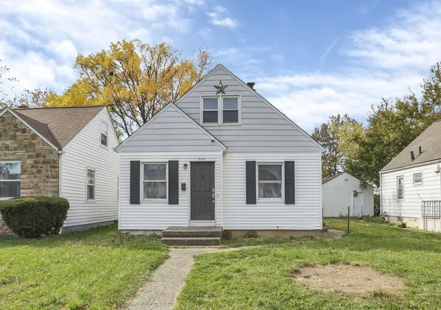 Single family home for sale at 2267 Homestead Dr, Columbus, OH 43211 | MLS# 226040653