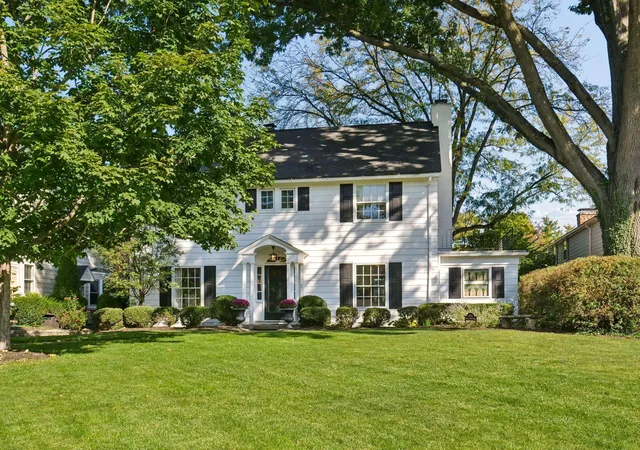 Photo 1 of Sale Pending at 1934 Collingswood Rd, Columbus, OH 43221 | MLS# 226038324 | Listing updated on 2026-10-31