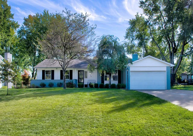 Photo 1 of Single family home for sale at 889 Lookout Point Dr, Columbus, OH 43235 | MLS# 226038620 | Listing updated on 2026-10-28