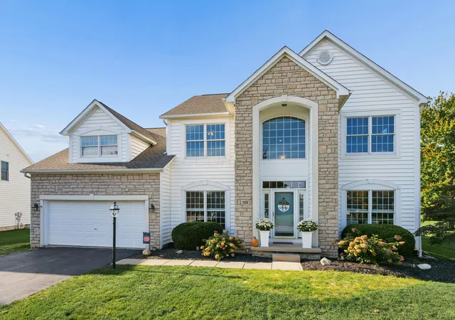 Photo 1 of Single family home for sale at 7558 Fairfield Lakes Dr, Powell, OH 43065 | MLS# 226039118 | Listing updated on 2026-10-23
