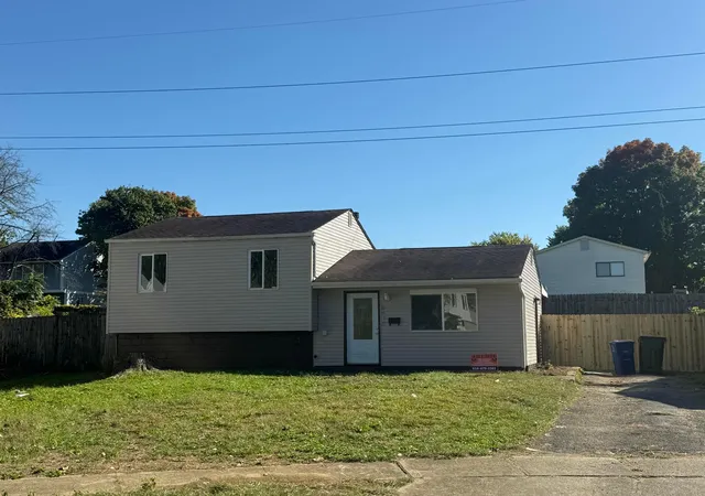Single family home for sale at 5420 Centner Ln, Columbus, OH 43232 | MLS# 226038333