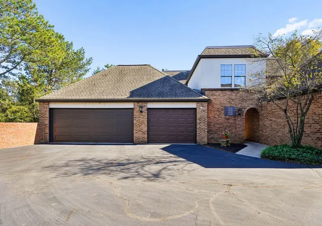 Photo 1 of Condo for sale at 1221 Fountaine Dr, Columbus, OH 43221 | MLS# 226038472 | Listing updated on 2026-10-30
