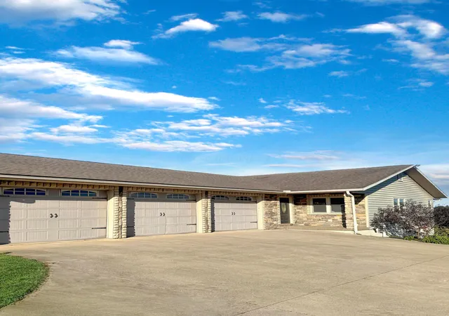 Photo 1 of Single family home for sale at 4810 Huggins Rd, Zanesville, OH 43701 | MLS# 226038738 | Listing updated on 2026-10-21