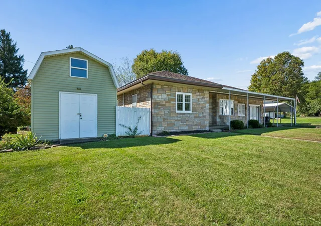 Single family home for sale at 1144 Sugar Grv Rd SE, Lancaster, OH 43130 | MLS# 226038411