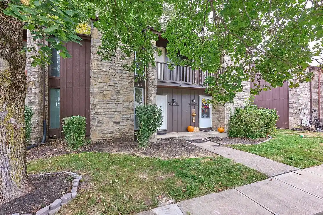 Listing Photo 1 - Condo for sale in 2806 Stonehenge Dr located at 2806 Stonehenge Dr, Columbus, OH 43224 - Unit 2806 Stonehenge Dr