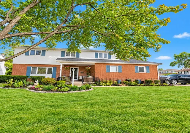 Photo 1 of Single family home for sale at 5124 Northcliff Loop W, Columbus, OH 43229 | MLS# 226038367 | Listing updated on 2026-10-12