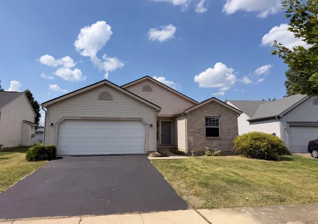 Photo 1 of Single family home for sale at 3223 Berkley Pointe Dr, Columbus, OH 43230 | MLS# 226039113 | Listing updated on 2026-10-29