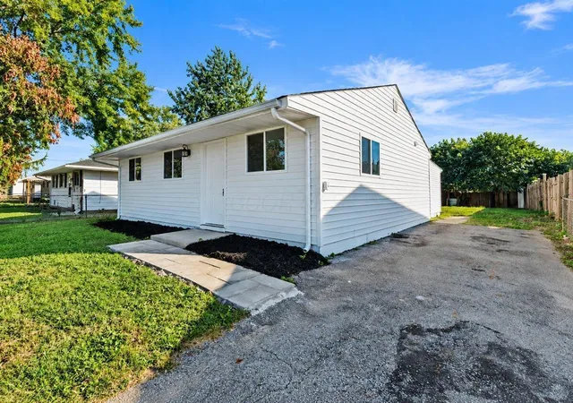 Single family home for sale at 937 Hilock Rd, Columbus, OH 43207 | MLS# 226038395
