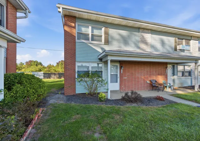 Condo for sale at 113 Buckeye Cir, Columbus, OH 43217 | MLS# 226038598