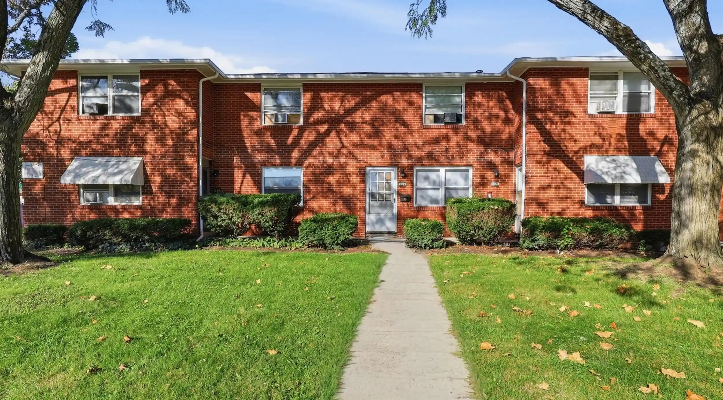 Listing Photo 1 - Condo for sale in 1353 Barnett Rd located at 1353 Barnett Rd, Columbus, OH 43227 - Unit 1353 Barnett Rd