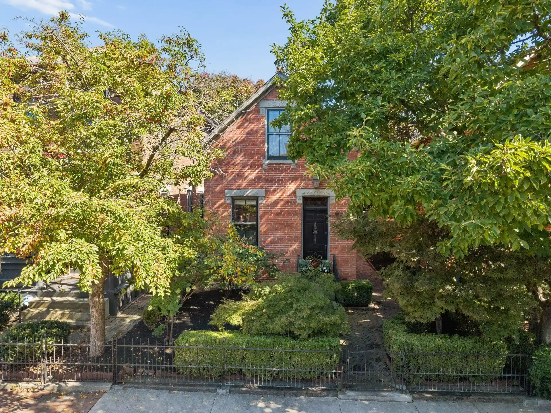 Photo 1 of Single family home for sale at 568 S 6th Street, Columbus, OH 43206 | MLS# 226038758 | Listing updated on 2026-10-24