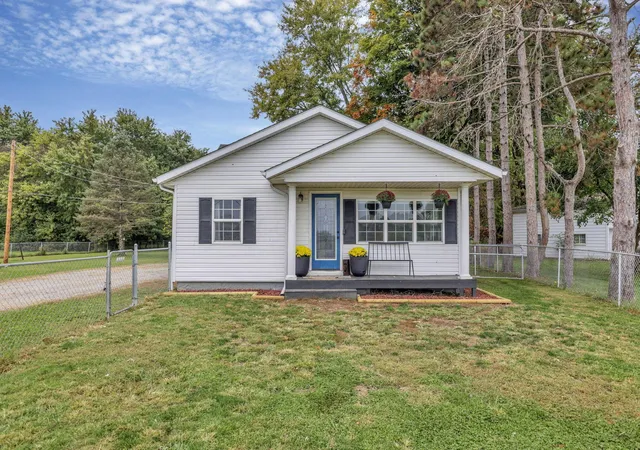 Photo 1 of Single family home for sale at 408 S High St, Hebron, OH 43025 | MLS# 226038741 | Listing updated on 2026-10-20