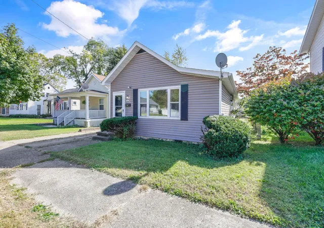 Photo 1 of Single family home for sale at 1622 W Fair Ave, Lancaster, OH 43130 | MLS# 226038745 | Listing updated on 2026-10-26