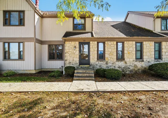 Condo for sale at 537 Woodingham Pl #2B, Columbus, OH 43213 | MLS# 226038785