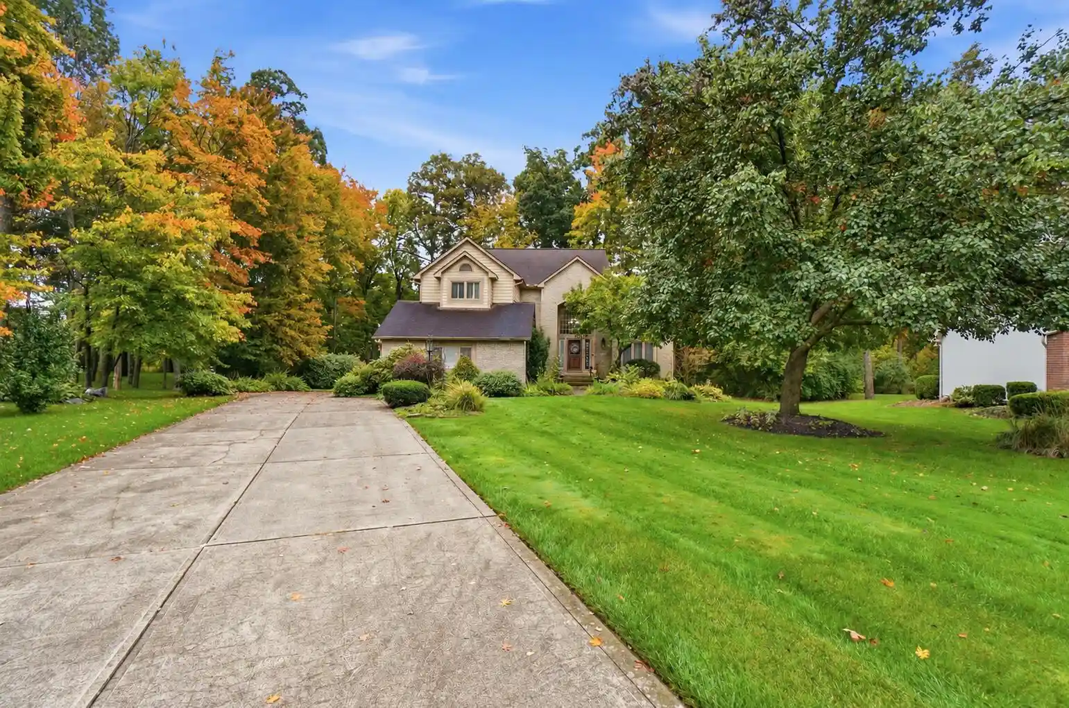 Photo 1 of Single family home for sale at 1237 Whispering Meadow Ct, New Albany, OH 43054 | MLS# 226038820 | Listing updated on 2026-10-18