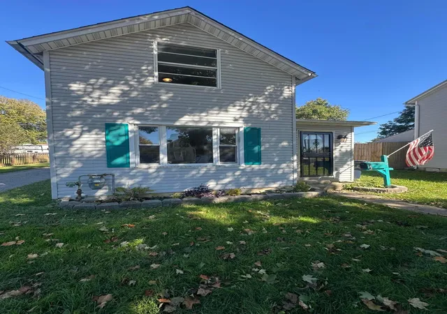 Single family home for sale at 539 E Walnut St, Lancaster, OH 43130 | MLS# 226038780