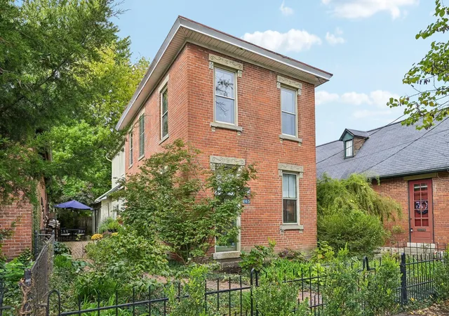 Photo 1 of Single family home for sale at 865 Mohawk St, Columbus, OH 43206 | MLS# 226038924 | Listing updated on 2026-10-26