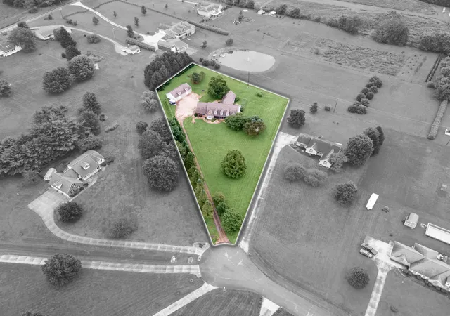 Photo 1 of Single family home for sale at 112 Carlee Cir N, Newark, OH 43055 | MLS# 226040178 | Listing updated on 2026-10-23