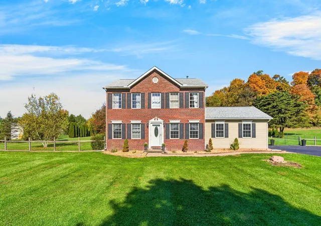 Single family home for sale at 772 Coonpath Rd NE, Lancaster, OH 43130 | MLS# 226039286