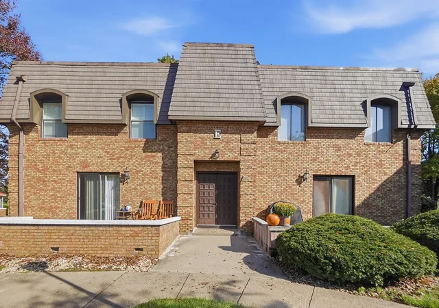 Condo for sale at 625 Country Clb Dr #E4, Newark, OH 43055 | MLS# 226038840