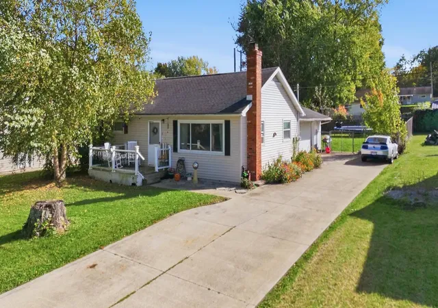 Single family home for sale at 1970 Farmdale Rd, Mansfield, OH 44905 | MLS# 226039019