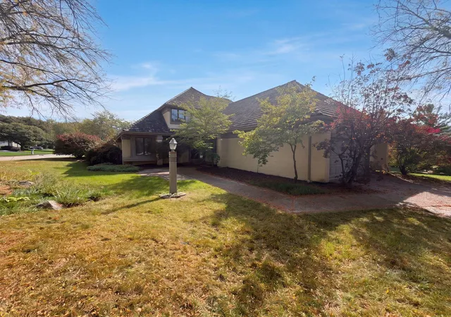 Photo 1 of Single family home for sale at 139 Green Springs Dr, Columbus, OH 43235 | MLS# 226038977 | Listing updated on 2026-10-29